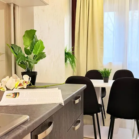 Spacious 2br Steps From The Palace Of Parliament - Walk Everywhere * ブカレスト