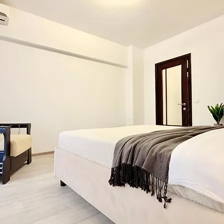 Spacious 2br Steps From The Palace Of Parliament - Walk Everywhere