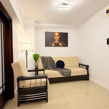 Spacious 2br Steps From The Palace Of Parliament - Walk Everywhere Appartement