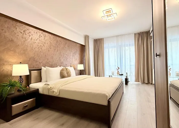Apartment Spacious 2br Steps From The Palace Of Parliament - Walk Everywhere