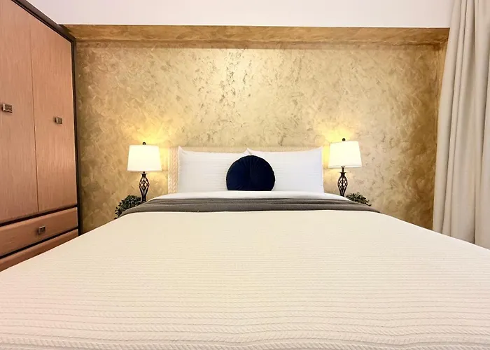 Spacious 2br Steps From The Palace Of Parliament - Walk Everywhere アパート *