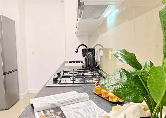 Spacious 2br Steps From The Palace Of Parliament - Walk Everywhere アパート