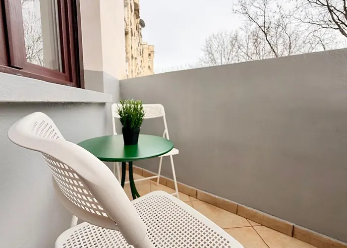 Spacious 2br Steps From The Palace Of Parliament - Walk Everywhere アパート