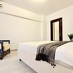 Spacious 2br Steps From The Palace Of Parliament - Walk Everywhere
