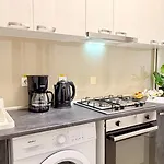 Apartamento Spacious 2br Steps From The Palace Of Parliament - Walk Everywhere *