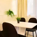 Spacious 2br Steps From The Palace Of Parliament - Walk Everywhere Apartamento Bucarest