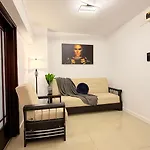 Spacious 2br Steps From The Palace Of Parliament - Walk Everywhere Apartamento