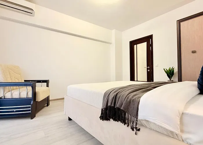 Spacious 2br Steps From The Palace Of Parliament - Walk Everywhere